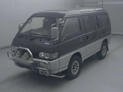 MITSUBISHI DELICA WAGON