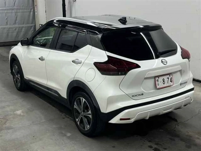 NISSAN KICKS