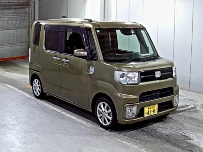 DAIHATSU WAKE