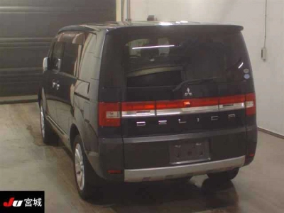MITSUBISHI DELICA D:5