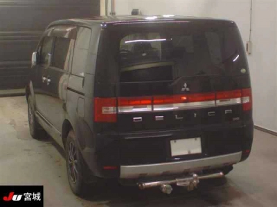 MITSUBISHI DELICA D:5