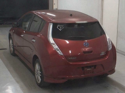 NISSAN LEAF