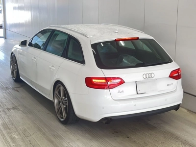 AUDI A4 AVANTE