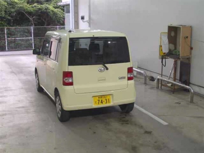 DAIHATSU MOVE CONTE