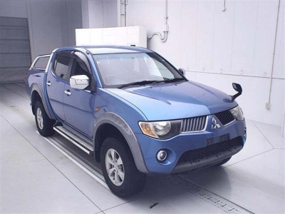 MITSUBISHI TRITON