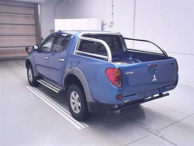 MITSUBISHI TRITON