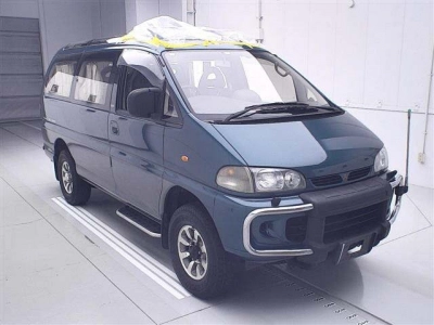 MITSUBISHI DELICA SPACE GEAR