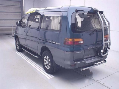 MITSUBISHI DELICA SPACE GEAR