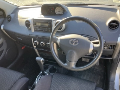 TOYOTA IST