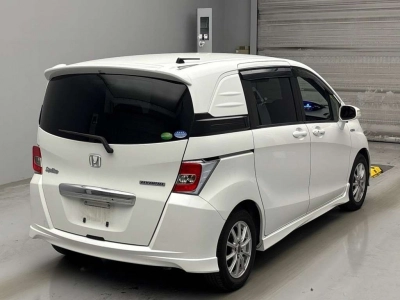 HONDA FREED SPIKE HYBRID