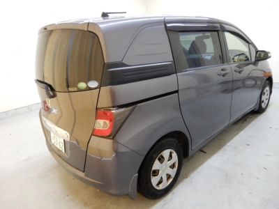 HONDA FREED SPIKE