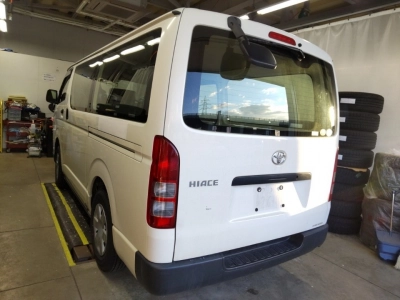 TOYOTA HIACE