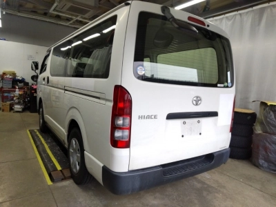 TOYOTA HIACE