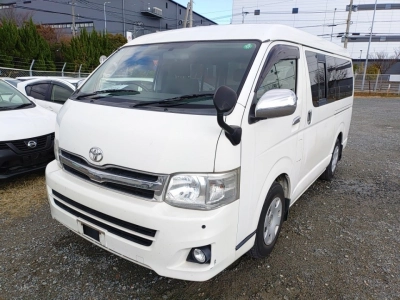TOYOTA HIACE