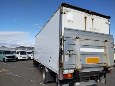 MITSUBISHI FUSO FIGHTER