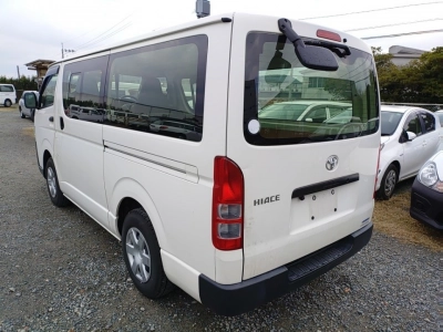 TOYOTA HIACE