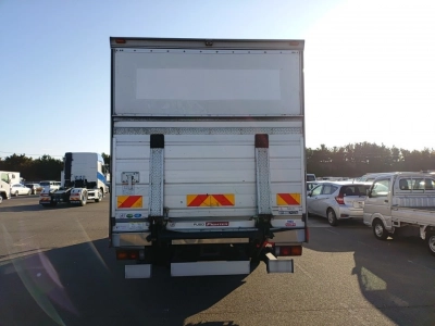 MITSUBISHI FUSO FIGHTER