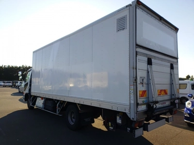 MITSUBISHI FUSO FIGHTER