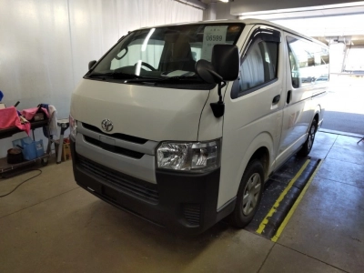 TOYOTA HIACE