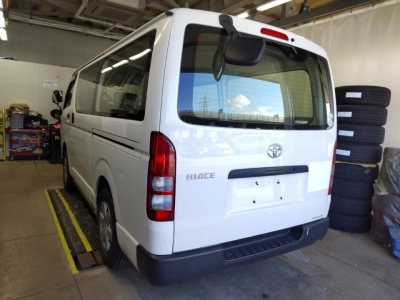 TOYOTA HIACE