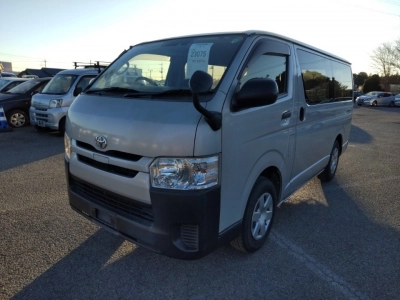 TOYOTA HIACE