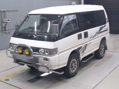 MITSUBISHI DELICA WAGON