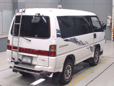 MITSUBISHI DELICA WAGON