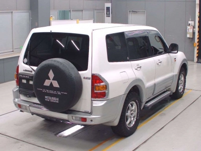 MITSUBISHI PAJERO