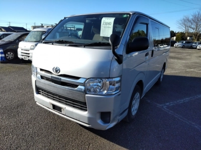 TOYOTA HIACE
