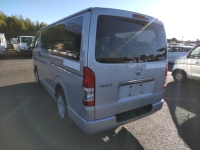 TOYOTA HIACE