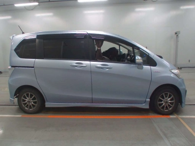 HONDA FREED HYBRID