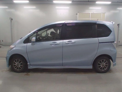 HONDA FREED HYBRID
