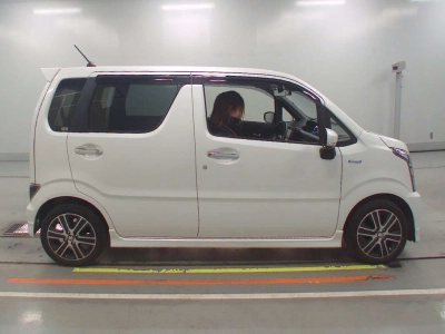 SUZUKI WAGON R STINGRAY