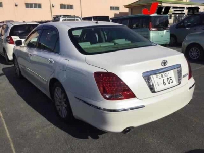 TOYOTA CROWN MAJESTA