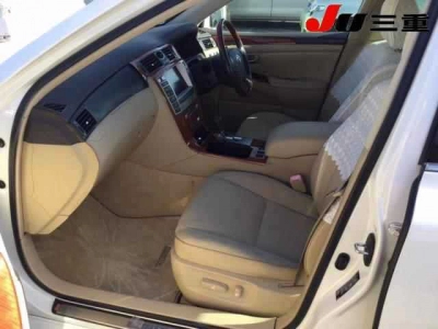 TOYOTA CROWN MAJESTA