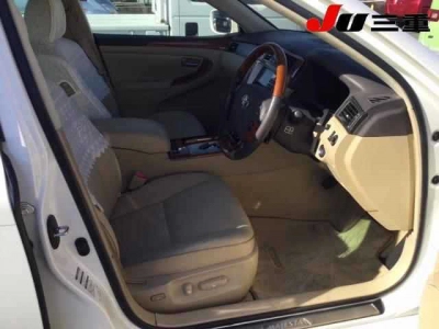 TOYOTA CROWN MAJESTA