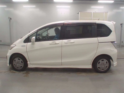 HONDA FREED HYBRID