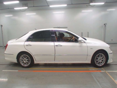 TOYOTA CROWN MAJESTA