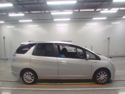 HONDA FIT SHUTTLE HYBRID