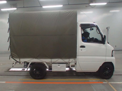 NISSAN CLIPPER TRUCK