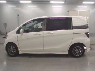 HONDA FREED SPIKE