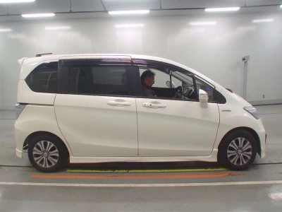 HONDA FREED HYBRID