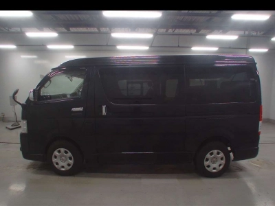 TOYOTA HIACE WAGON