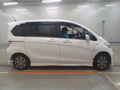 HONDA FREED HYBRID