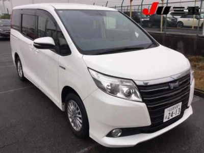 TOYOTA NOAH