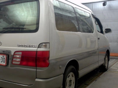 TOYOTA GRAND HIACE
