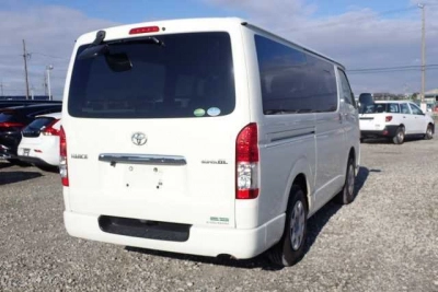TOYOTA HIACE VAN