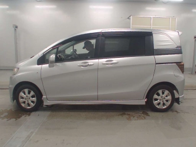 HONDA FREED SPIKE