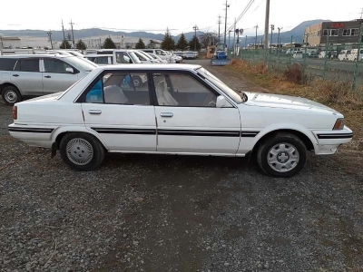 TOYOTA CARINA