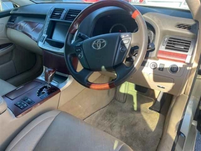 TOYOTA CROWN MAJESTA